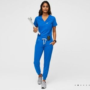 NWOT Royal Blue Casma 3 pocket & Petite Zamora Joggers Scrub Set